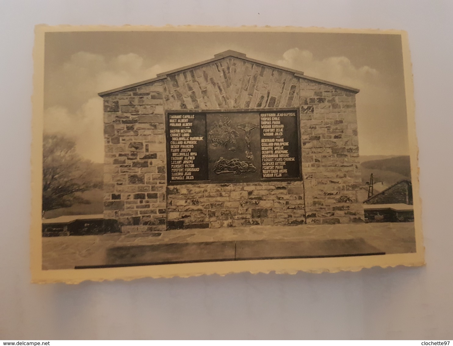 A 2653 - Odeige   Manhay Monument Aux Morts Guerre 1940 1945 - Manhay