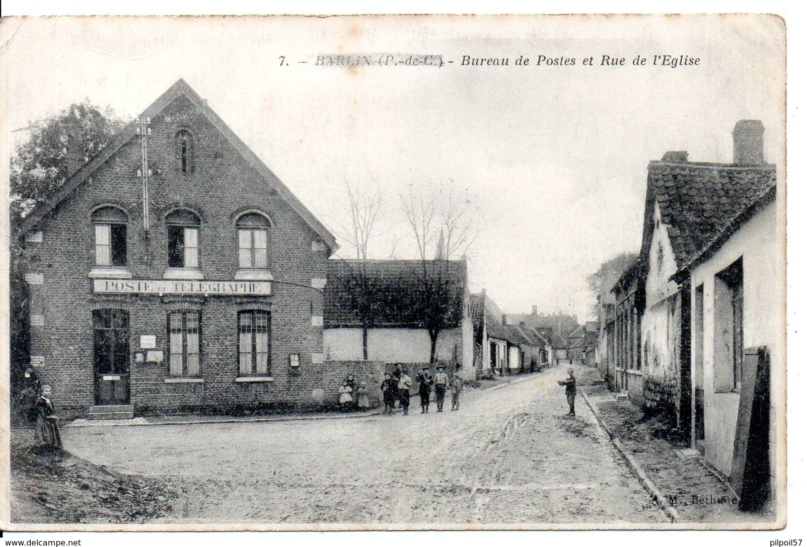 62 - BARLIN - Bureau De Postes Et Rue De L'Eglise (en L'état) - Barlin