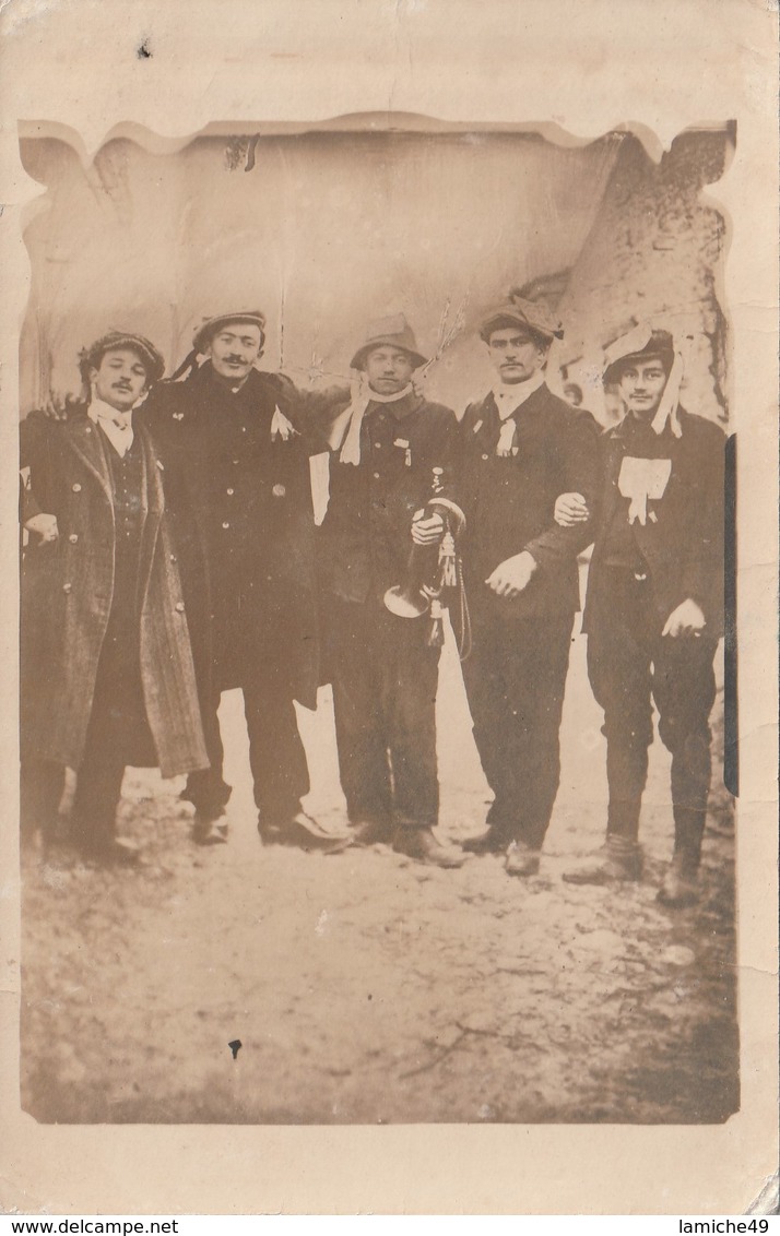 CARTE PHOTO à Identifier Conscrit & Groupe De Jeunes Hommes Endimanchés (trompette..) - Manifestations