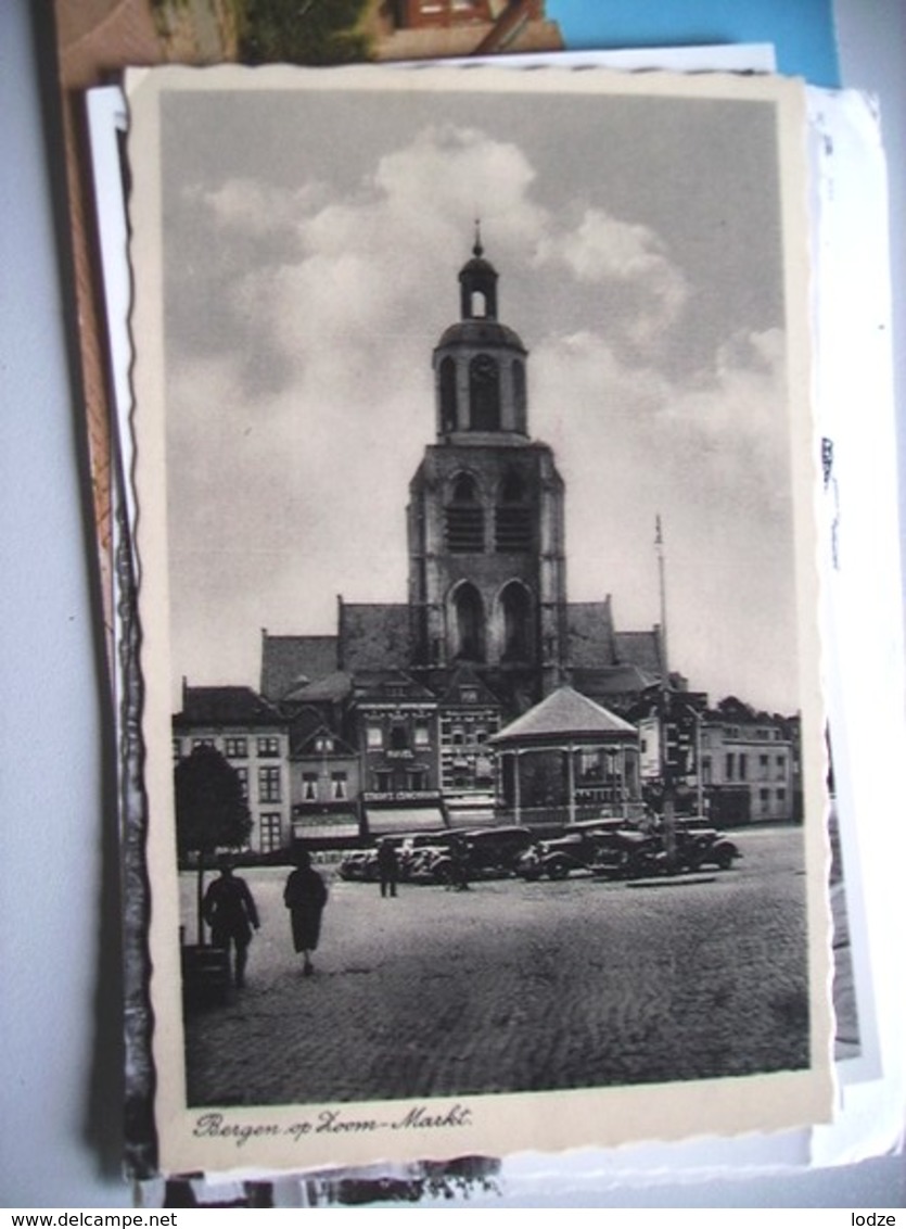 Nederland Holland Pays Bas Bergen Op Zoom Met Markt En Oude Auto's - Bergen Op Zoom