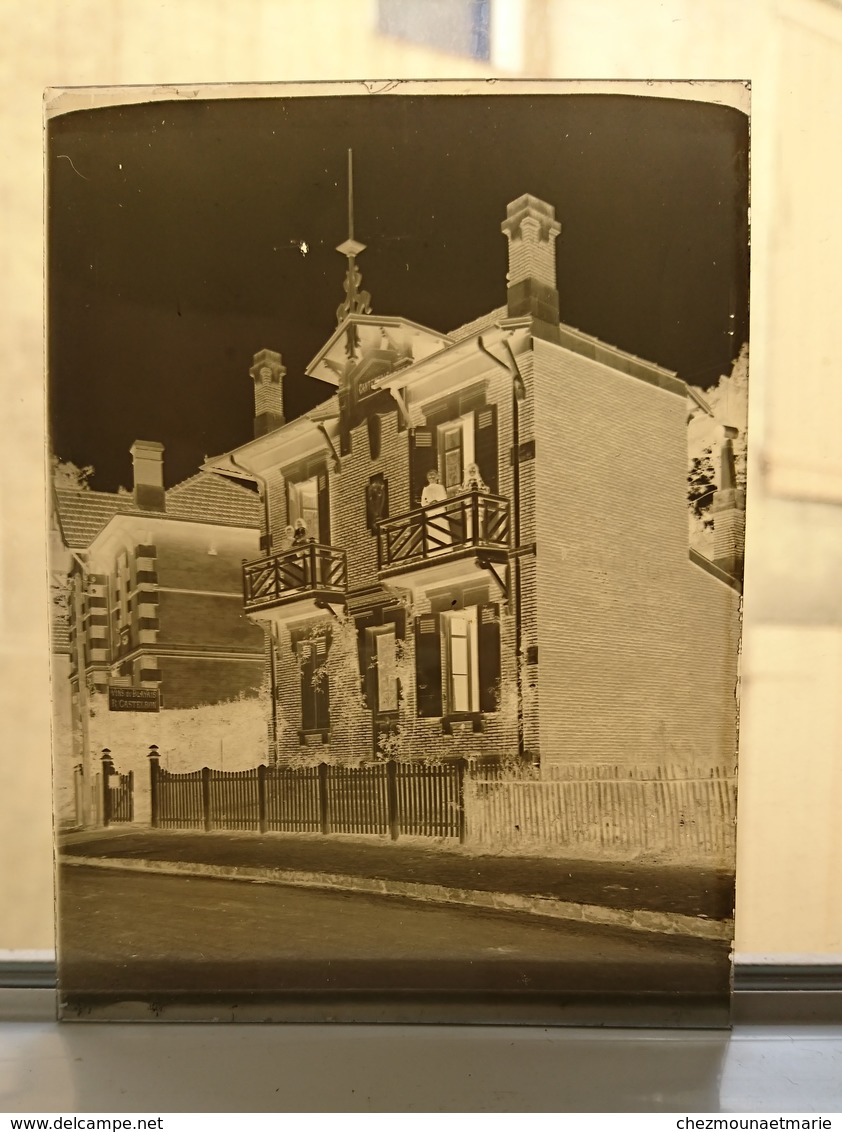 VILLA CANTEMERLE - VINS DU BLAYAIS DE R. CASTELBON - PLAQUE DE VERRE 12*9 CM - Glasdias