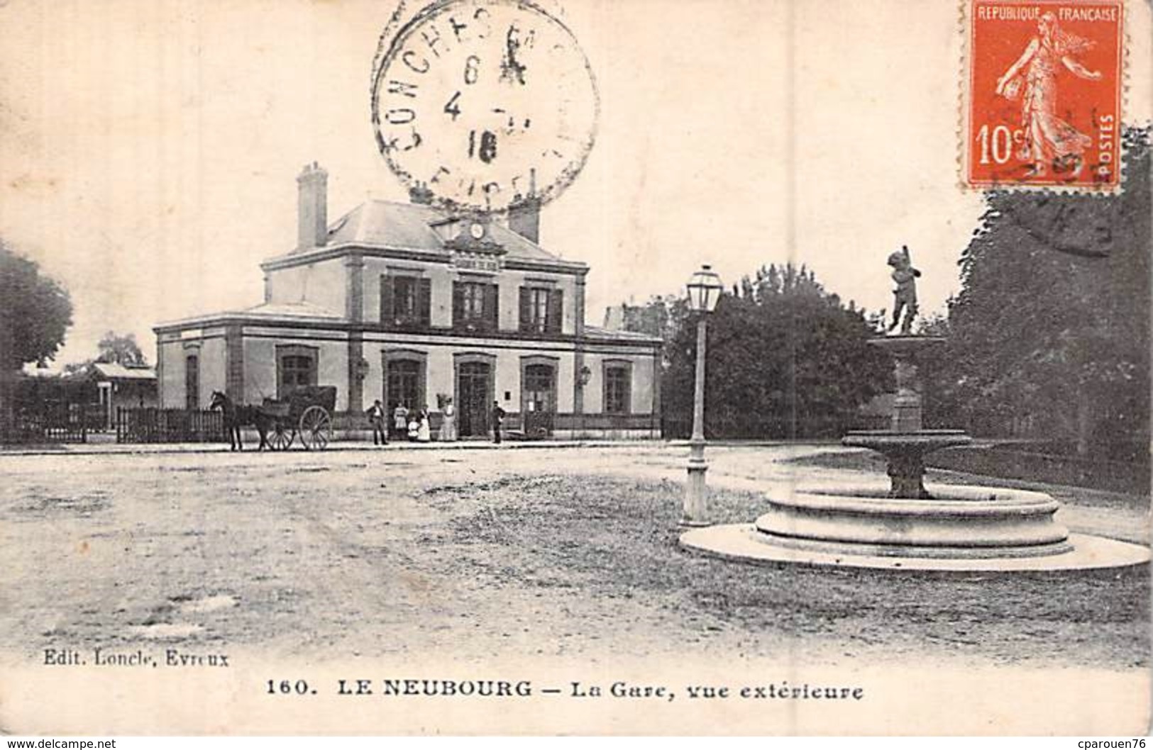 C P A 27 EURE Le Neubourg LA GARE VUE EXTERIEURE ATTELAGE CARTE ANIMEE - Le Neubourg