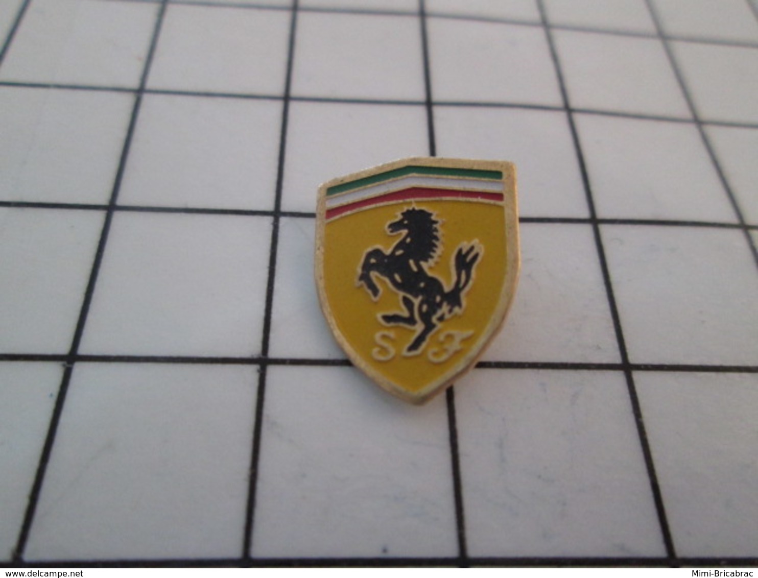 313K  Pin's Pins / Beau Et Rare / THEME : AUTOMOBILES / BLASON ECUSSON SCUDDERIA  FERRARI - Ferrari