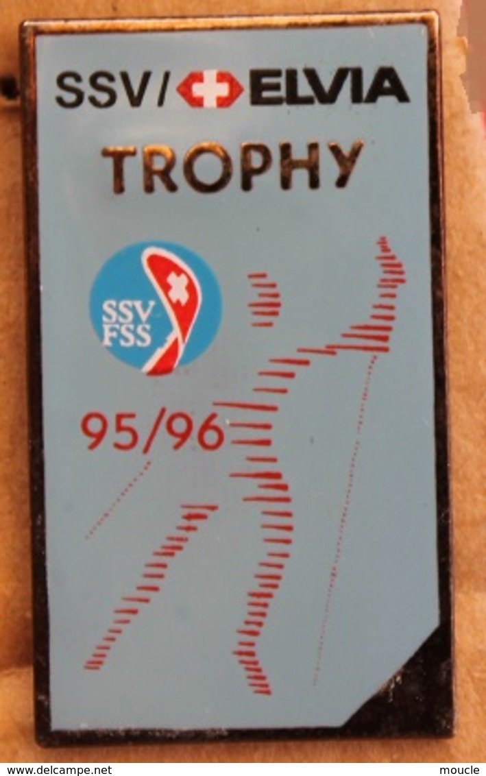 SSV / ELVIA - TROPHY - SKI ALPIN - 95/96 - FEDERATION SUISSE DE SKI - SSV - FSS - FOND BLEU - SCHWEIZ - SVIZZERA - (23) - Sports D'hiver