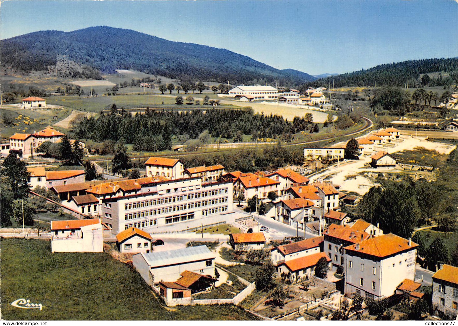 42-NOIRETABLE- VUE PANORAMIQUE AERIENNE , GROUPE SCOLAIRE AU FOND LE MONT PICOT - Noiretable