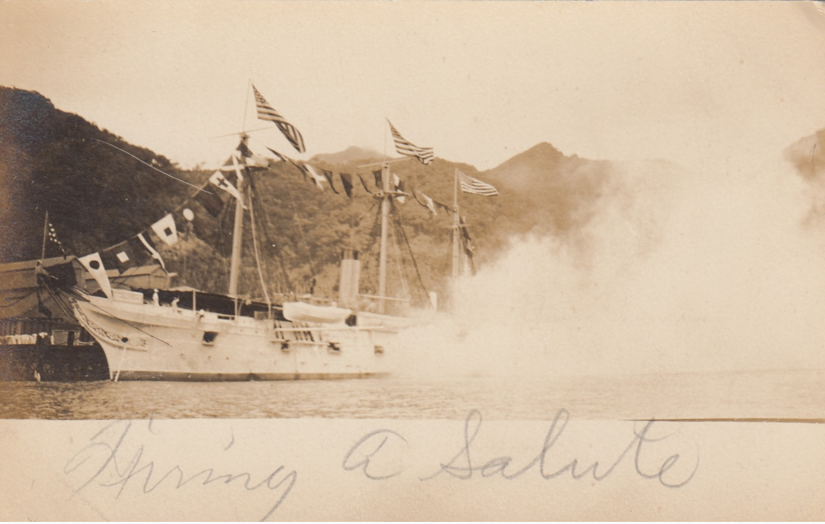 RP: SAMOA , 00-10s ; Ship Firing Broadside Salute - Samoa Americana