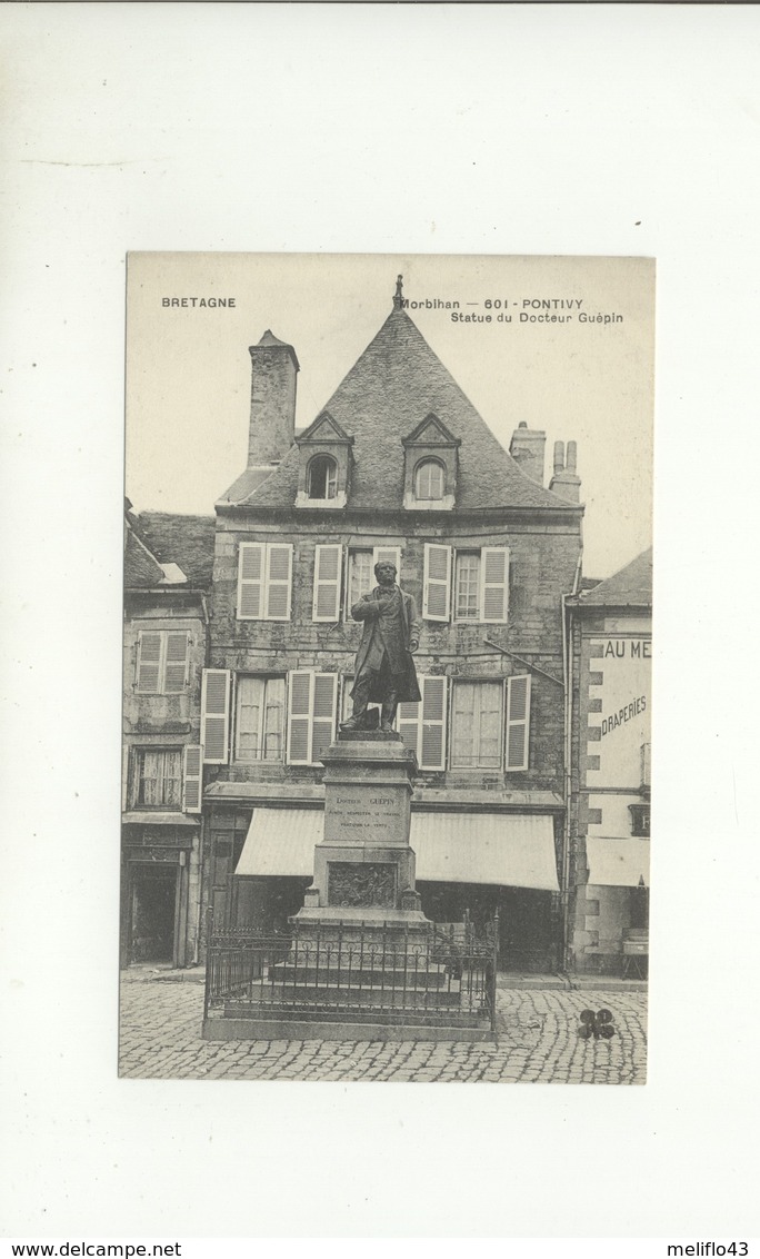 56/CPA - Pontivy - Statue Du Docteur Guépin - Pontivy