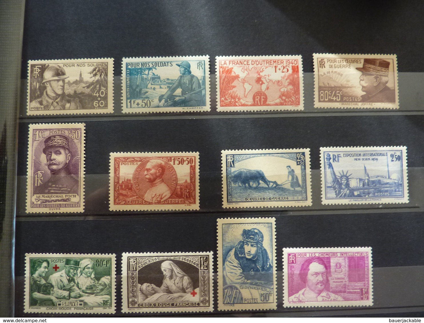 LOT TIMBRES COTE ENVIRON 1360 € , scans complets