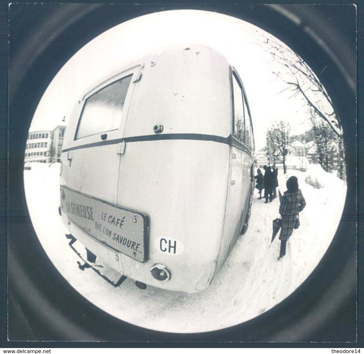 NE Neuchatel LA CHAUX DE FONDS Autobus Pub La Semeuse Le Café Que L'on Savoure Photo 12 X 12 Cm - Lieux