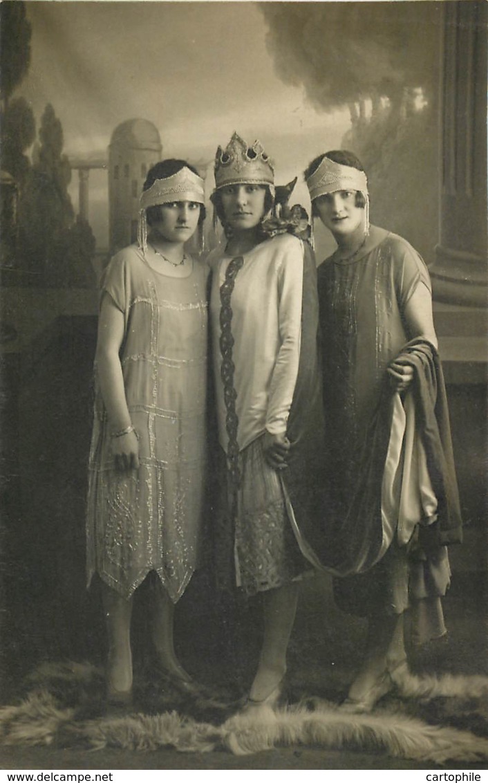 54 - VILLERUPT - Carte Photo De 3 Belles Femmes Des Années Folles - Années 1920 - Other & Unclassified