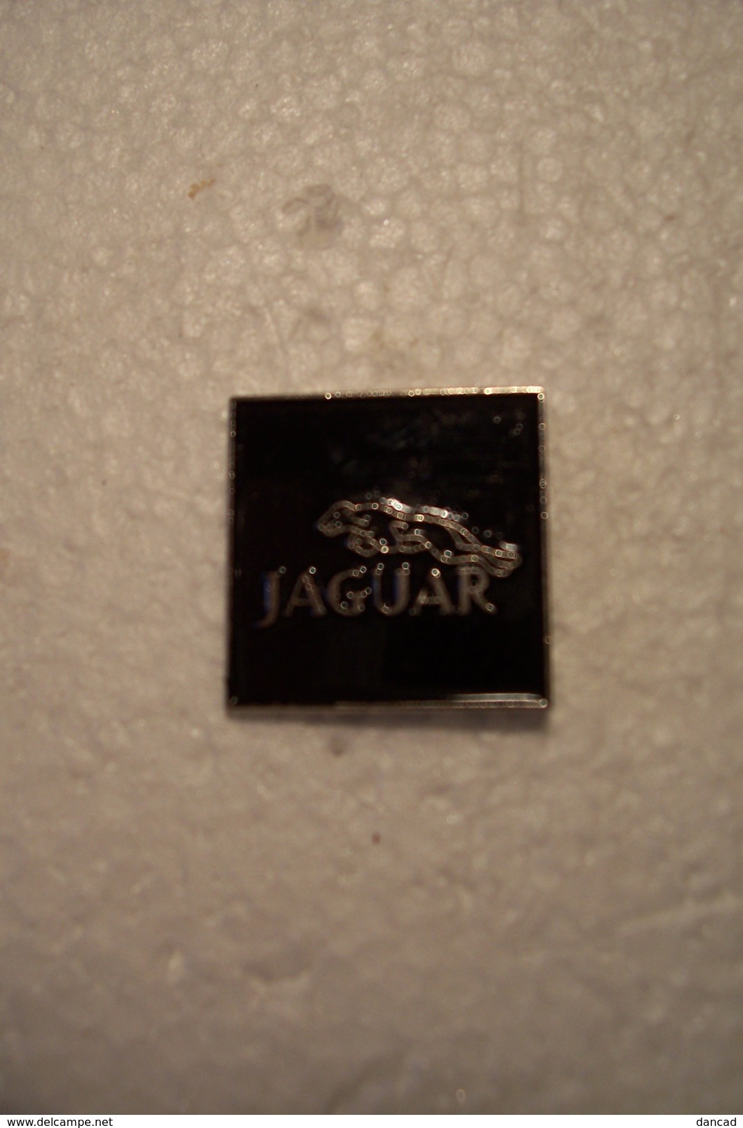 PINS  - JAGUAR  -- ( 18x18 Mm ) - Jaguar