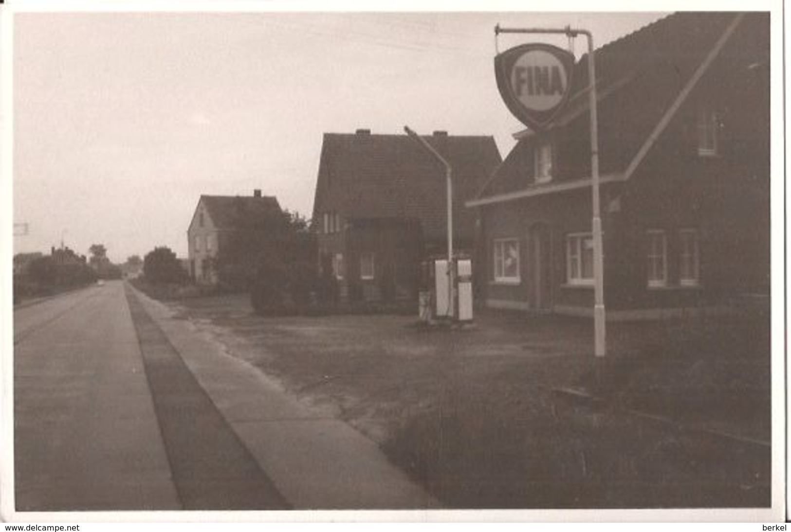 OOST - NIEUWKERKE STADEN  FINA POMP  VEROUCKX ?? FOTO  14.5 X 9.5 CM    B 26 - Staden