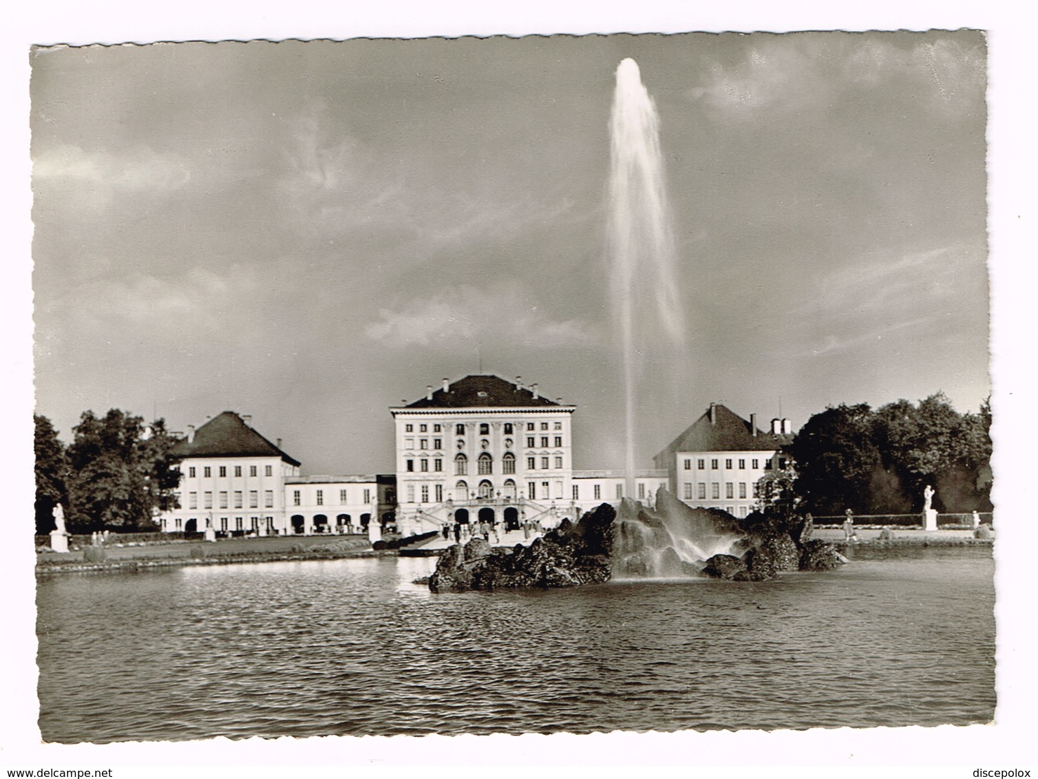 V4956 Munchen - Schloss Nymphenburg - Castle Chateau Castello Castillo / Viaggiata 1955 - München