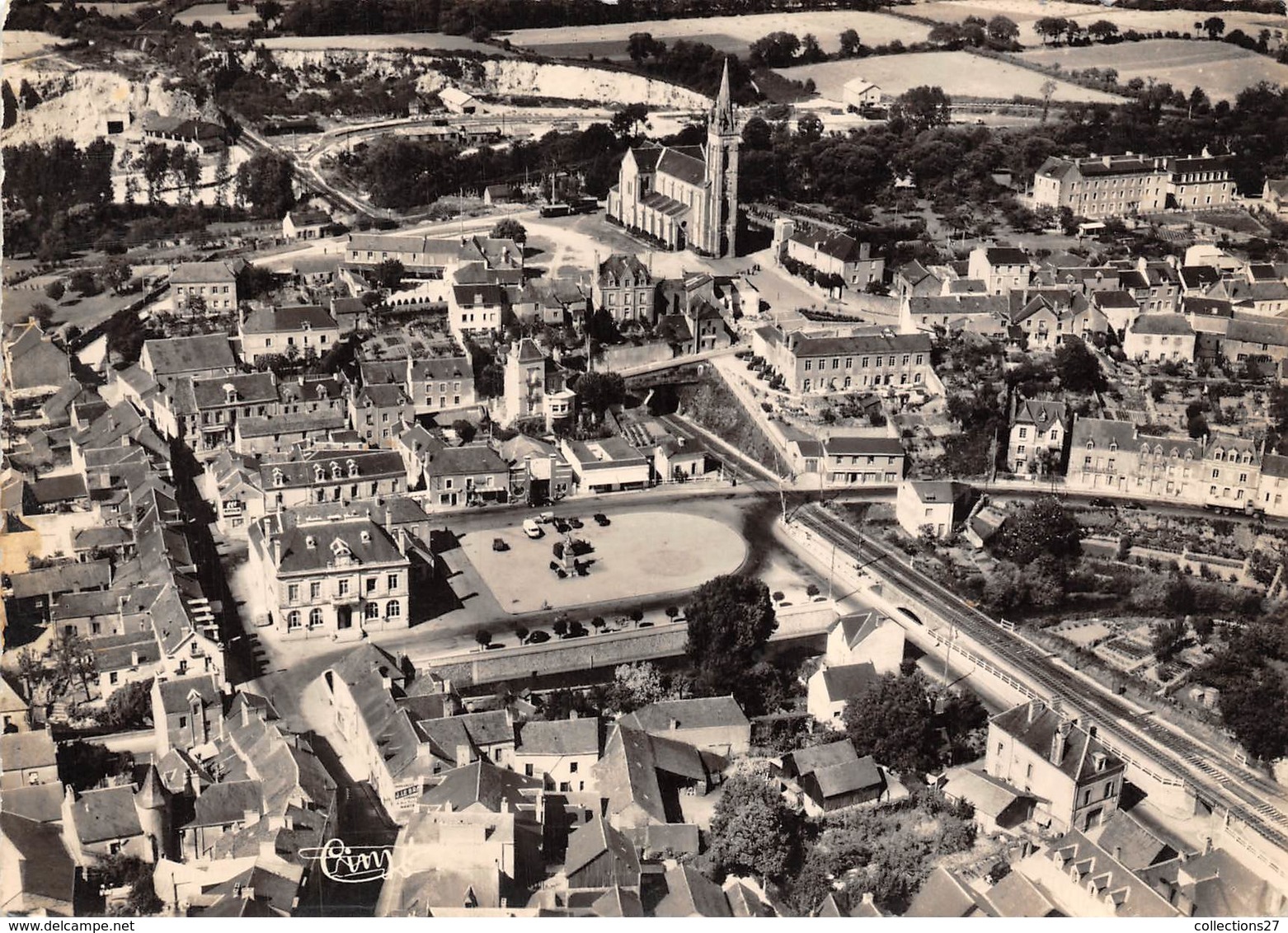 44-PONTCHATEAU- LA PLACE ET L'EGLISE VUE AERIENNE - Pontchâteau