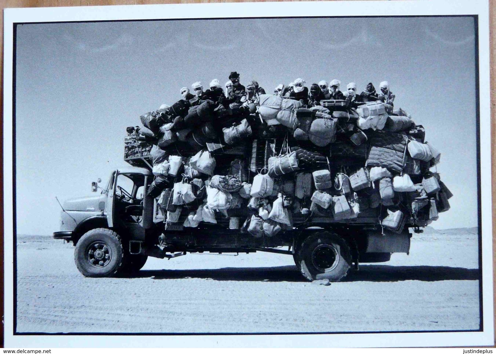 RAYMOND DEPARDON LYBIE 1978 CAMION SURCHARGE ET PASSAGERS SUR LE TOIT - Depardon