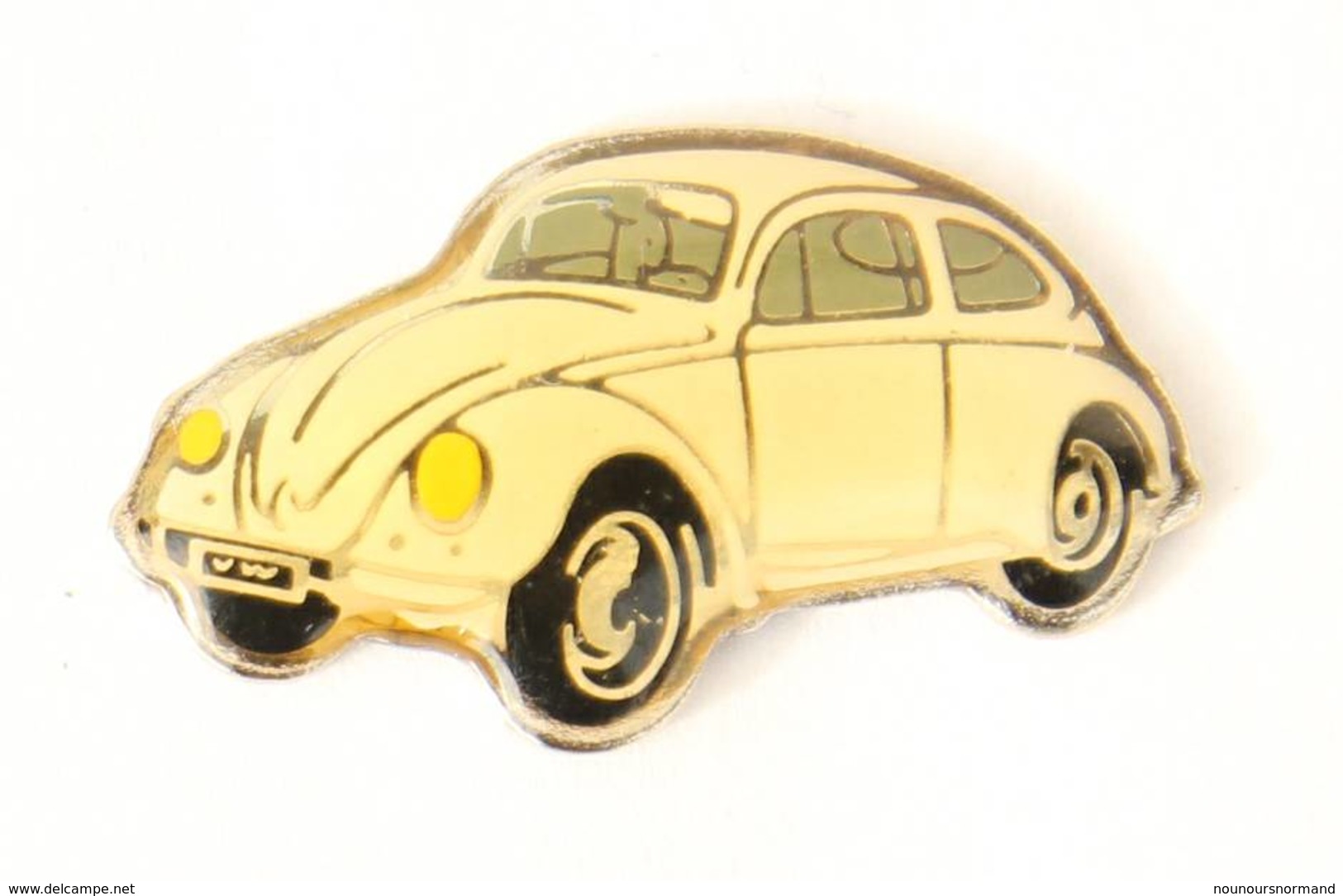 Pin's VOLKSWAGEN COCCINELLE Blanche - J330 - Volkswagen