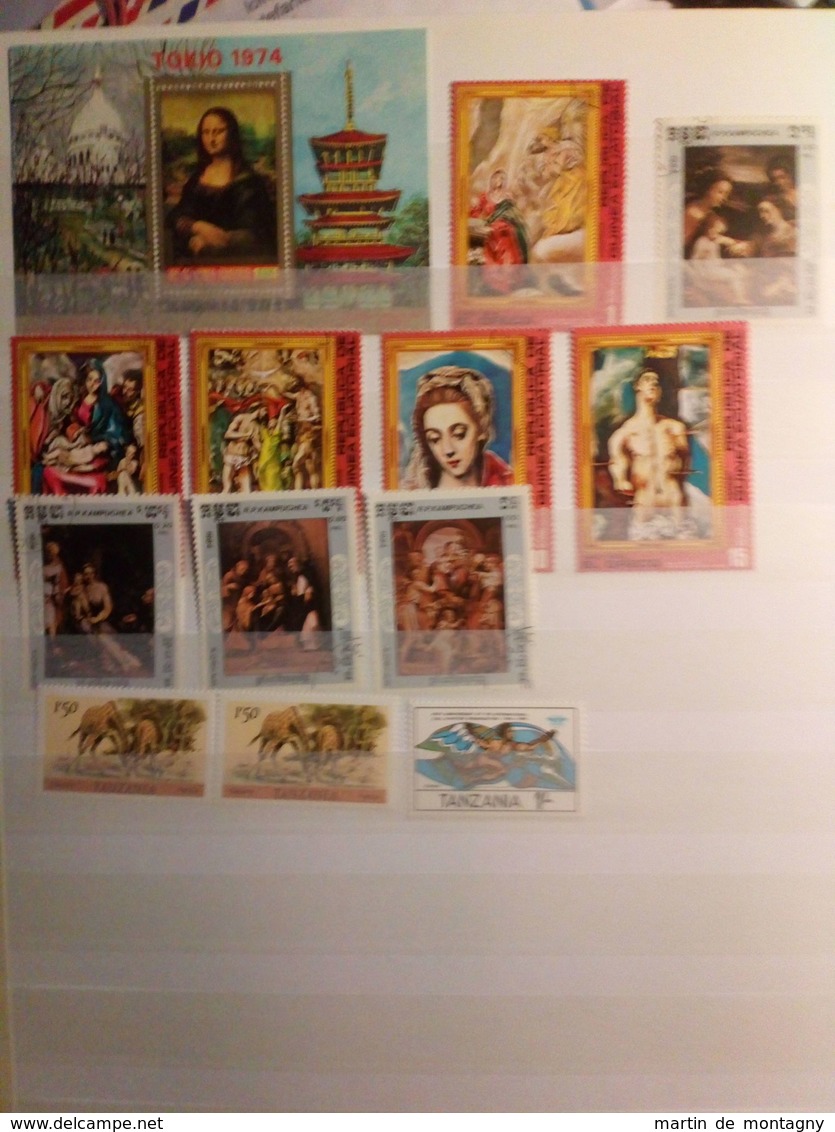 Timbres à motifs, peintures, noël, pâques, femmes nues, Rubens, Renoir, Cervantes, et sport divers, en Album vert