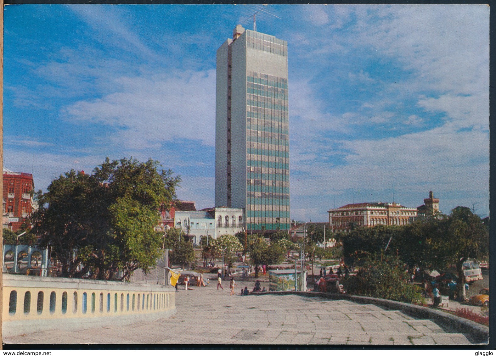 °°° 19875 - BRASIL - MANAUS - EDIFICIO DA SECRETARIA DA RECEITA FEDERAL - 1977 °°° - Manaus