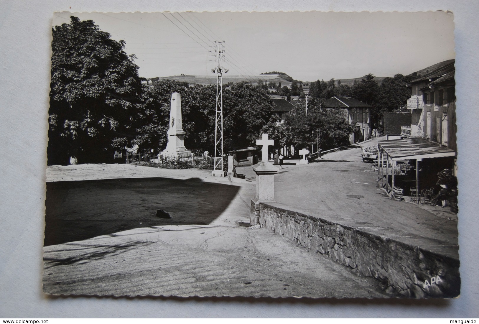 Cpsm La SALVETAT-sur-AGOUT   Place Et Monument Aux Morts - Autres & Non Classés