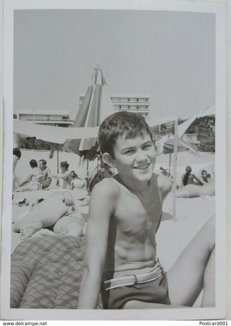 №41 Photography Of Boy On Beach, Sunbathing,  Black Sea Coast- 1974, Old FOTO PHOTO - Anonyme Personen