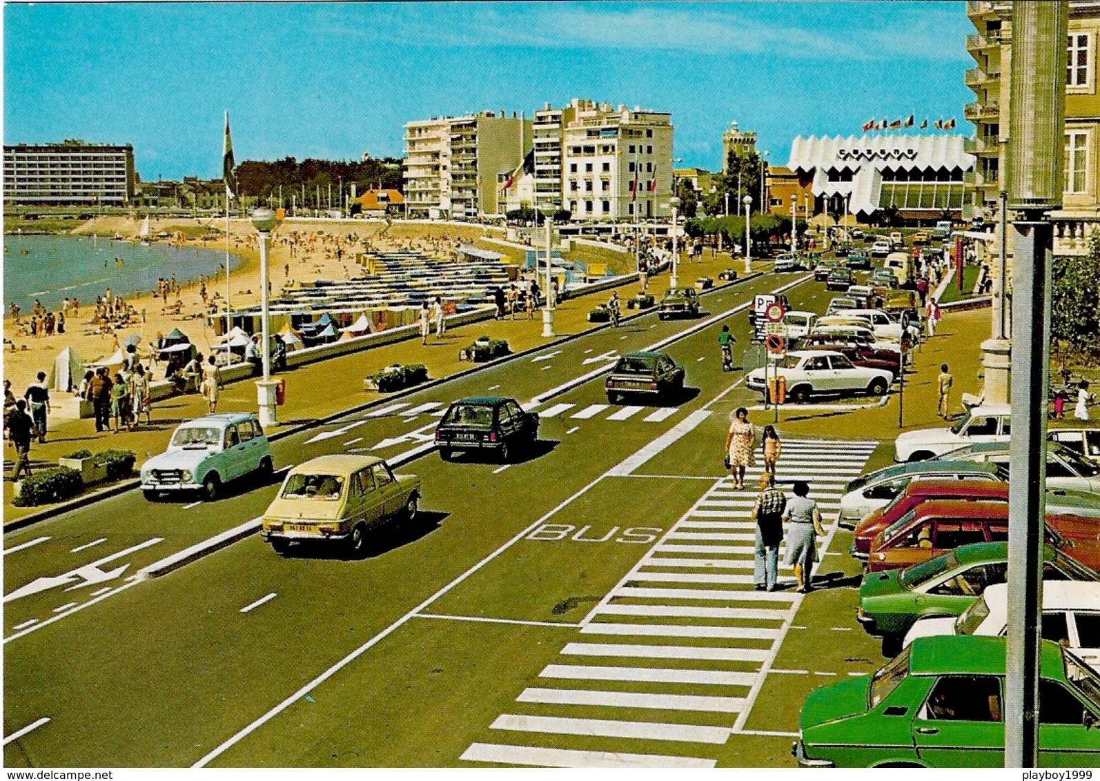 85 - Les Sables D'Olonne - Le Remblai - Le Casino De La Plage - Animée Avec Des Voitures Anciennes - Cpm - Vierge - - Autres & Non Classés