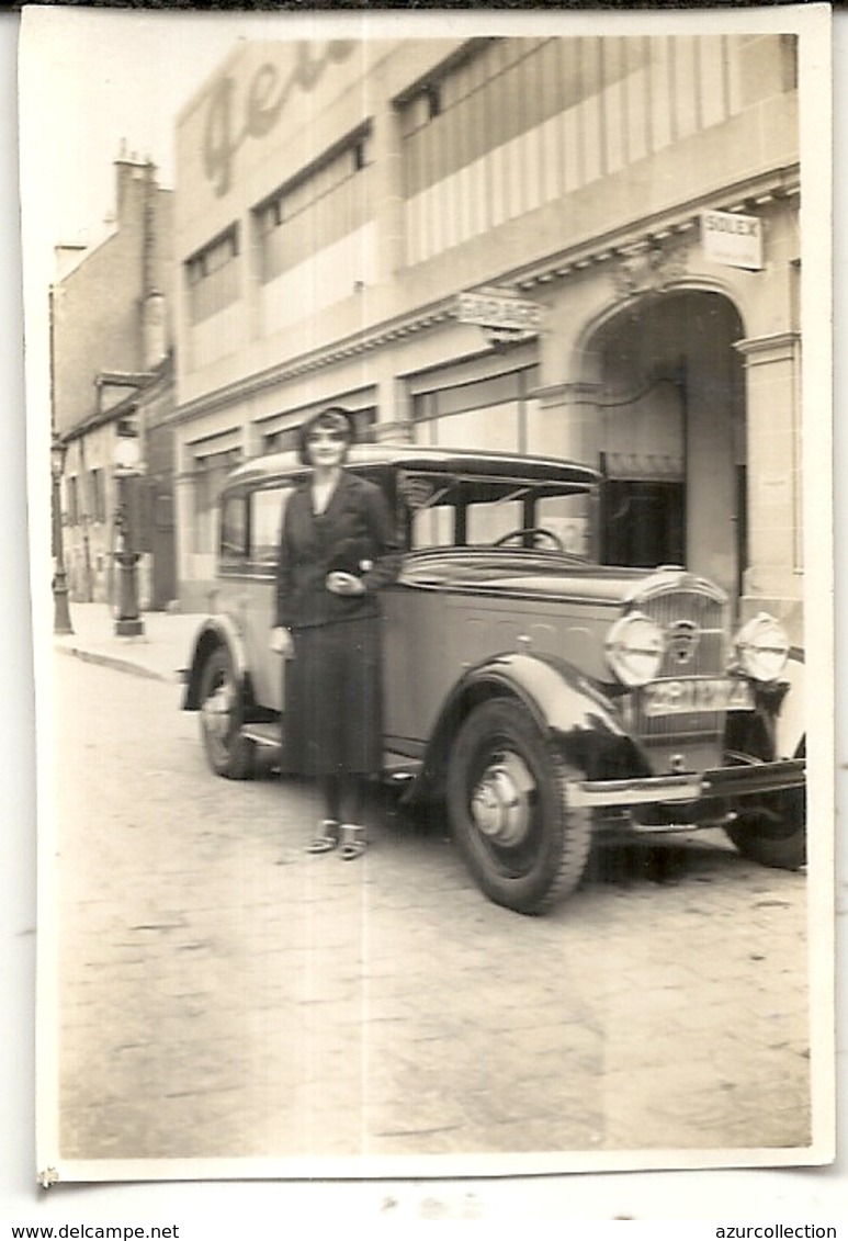 PEUGEOT 301 DEVANT LE GARAGE A DIJON . 1932 - Cars
