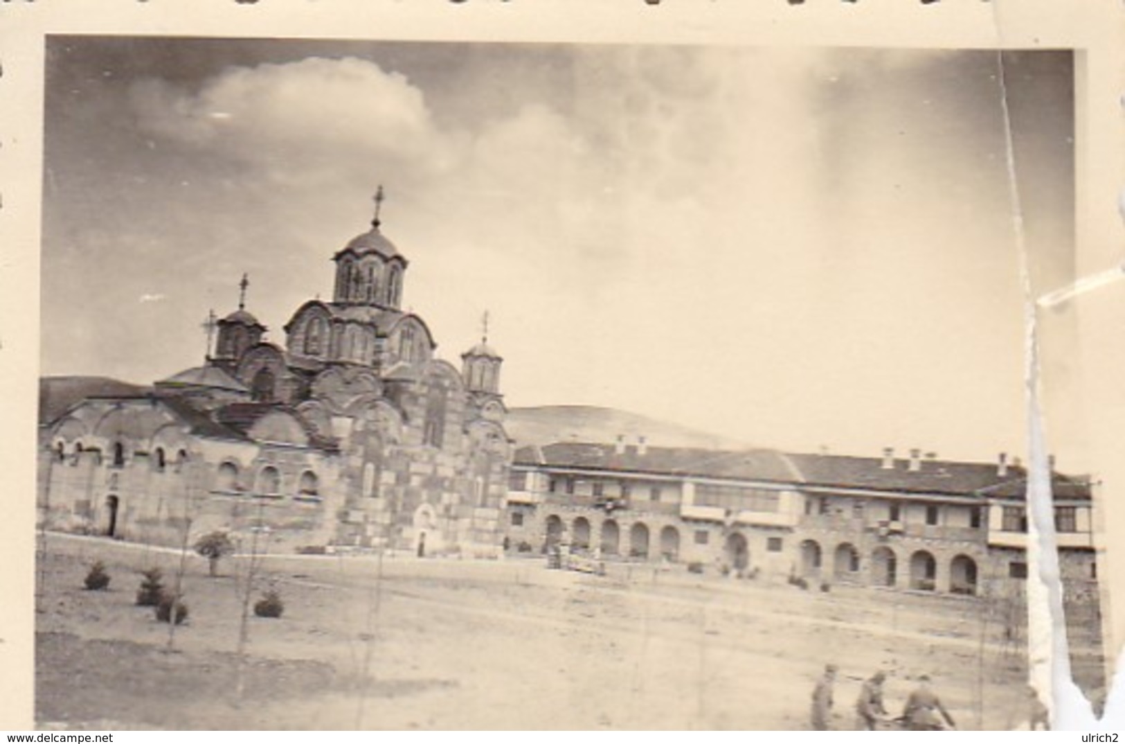 Foto Deutsche Soldaten Vor Kirche In Bulgarien - 2. WK - 8*5,5cm  (48448) - Krieg, Militär