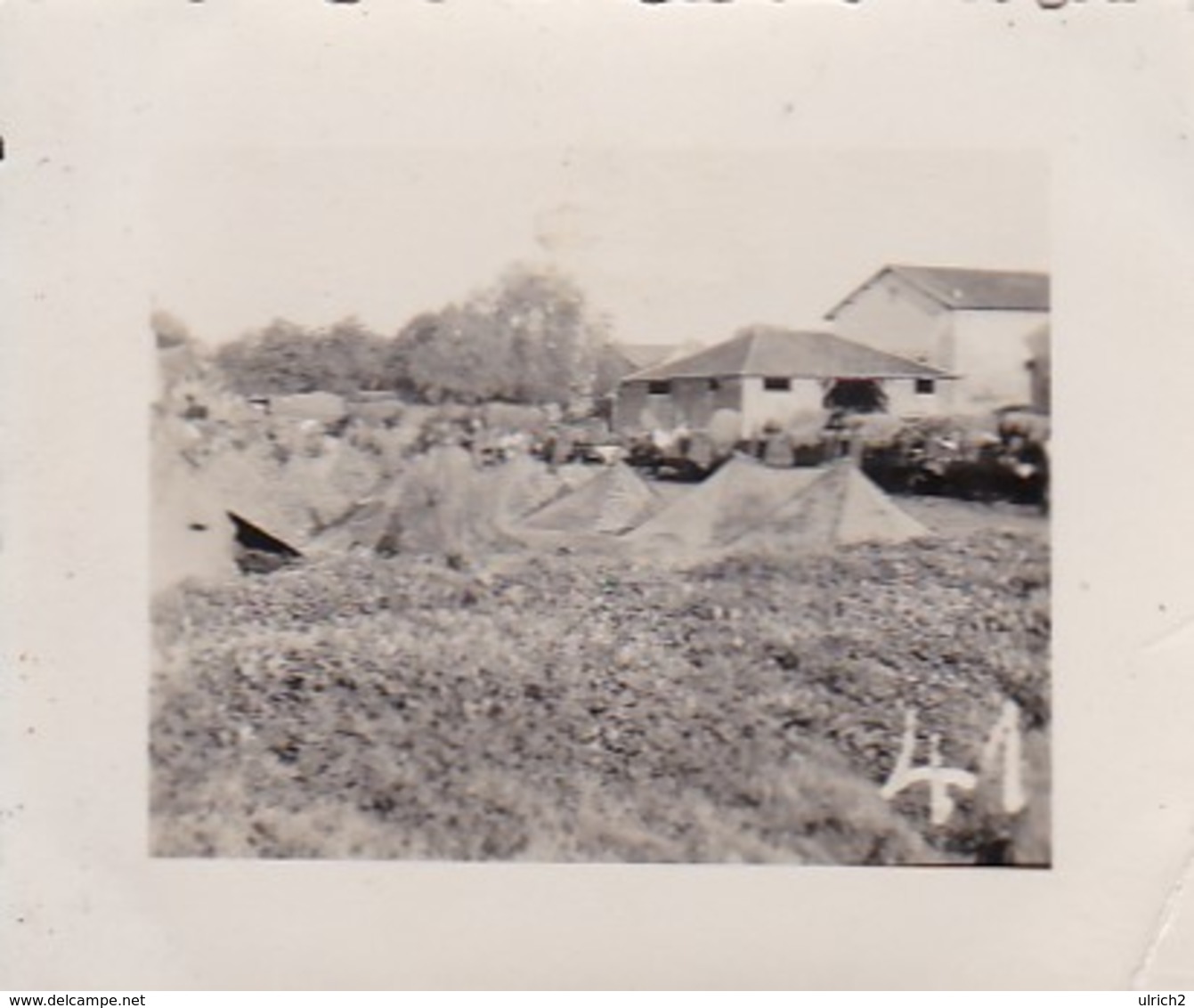 Foto Deutsche Soldaten In Zeltlager - Fuhrpark - 2. WK - 5,5*4cm  (48457) - Krieg, Militär