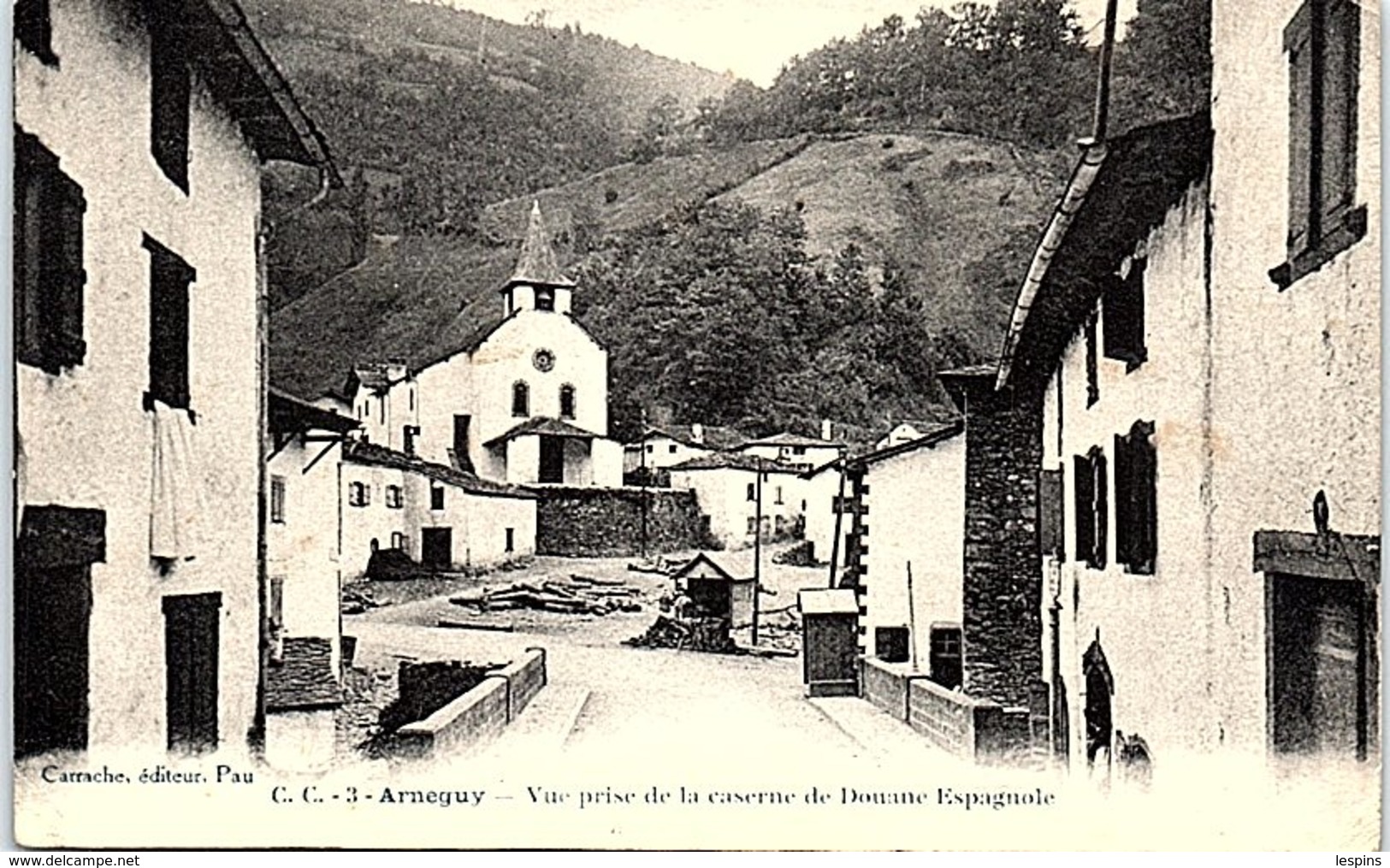 64 - ARNEGUY -- Vue Prise De La Caserne De Douane Espagnole - Arnéguy