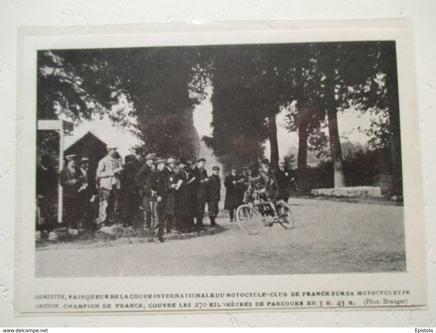 Motocyclette   " Virage  D'une Course MOTO Entre DOURDAN Et SAINT ARNOULT " - Coupure De Presse De 1904 - Motos