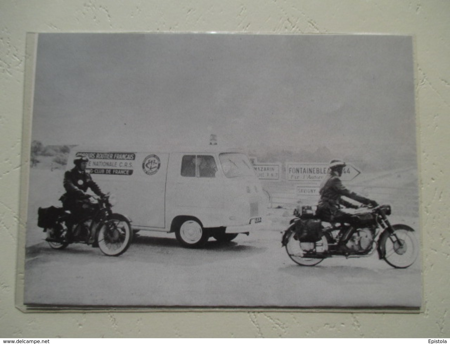 Savigny Le Temple -  Les Motards De La Police Et L'ambulance Du Secours Routier Des CRS - Coupure De Presse De 1962 - Motos