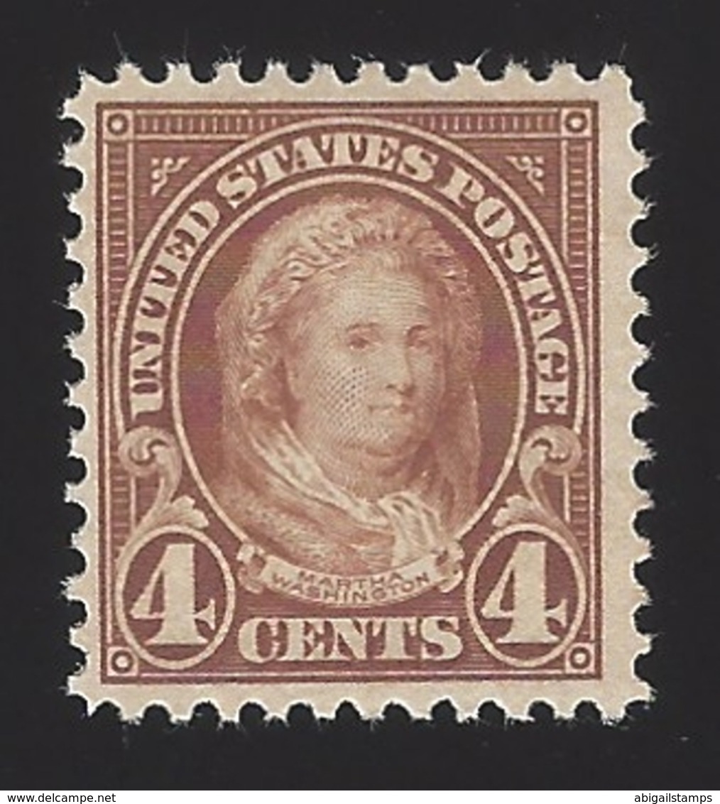 US #556 1922-25 Yellow Brown Unwmk Perf 11 MNH F-VF Scv $40 - Unused Stamps