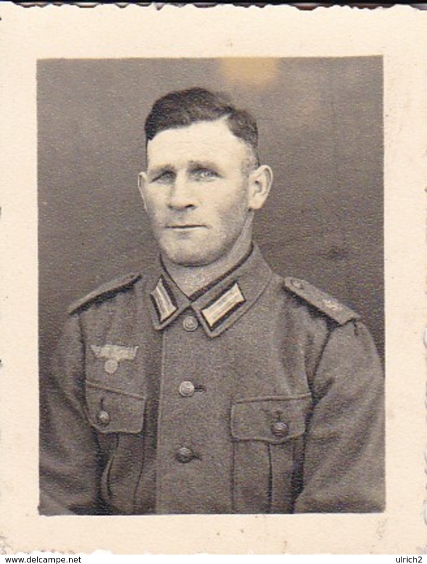 Foto Deutscher Soldat - Foto Karpawitz, Kiel-Friedrichsort - 2. WK - 6*4,5cm  (48464) - Krieg, Militär