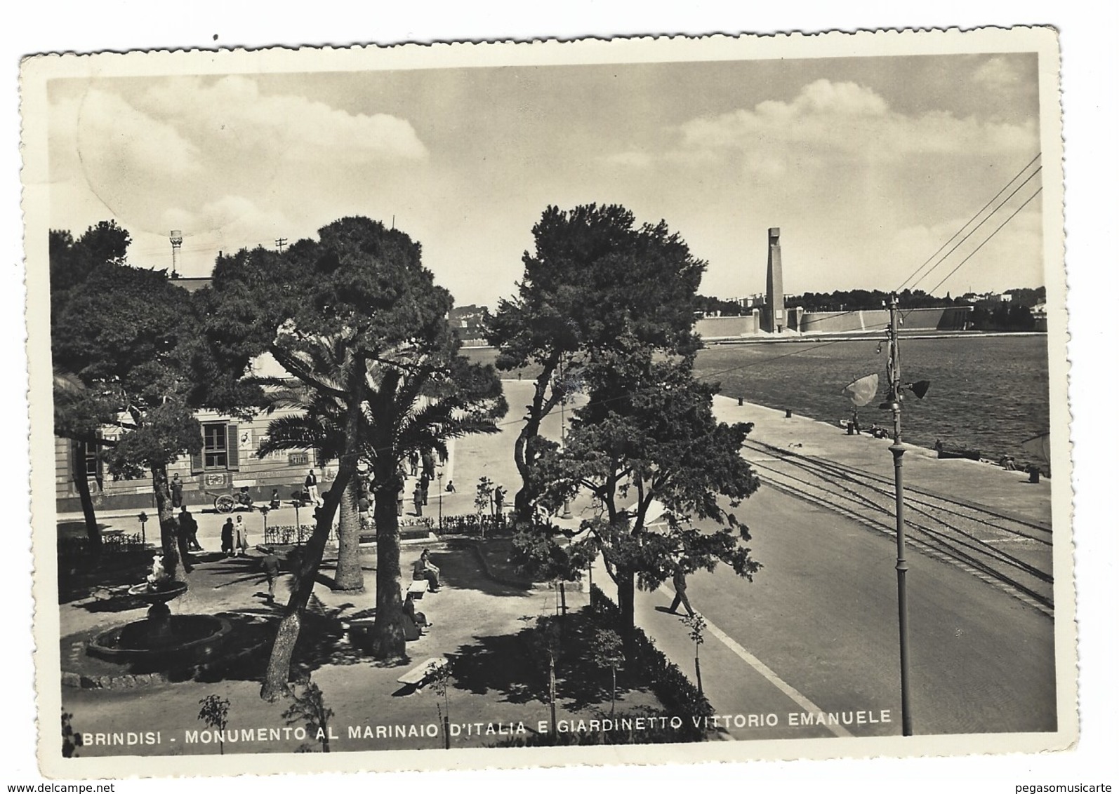 4749 - BRINDISI MONUMENTO AL MARINAIO D' ITALIA E GIARDINETTO VITTORIO EMANUELE ANIMATA 1954 - Brindisi