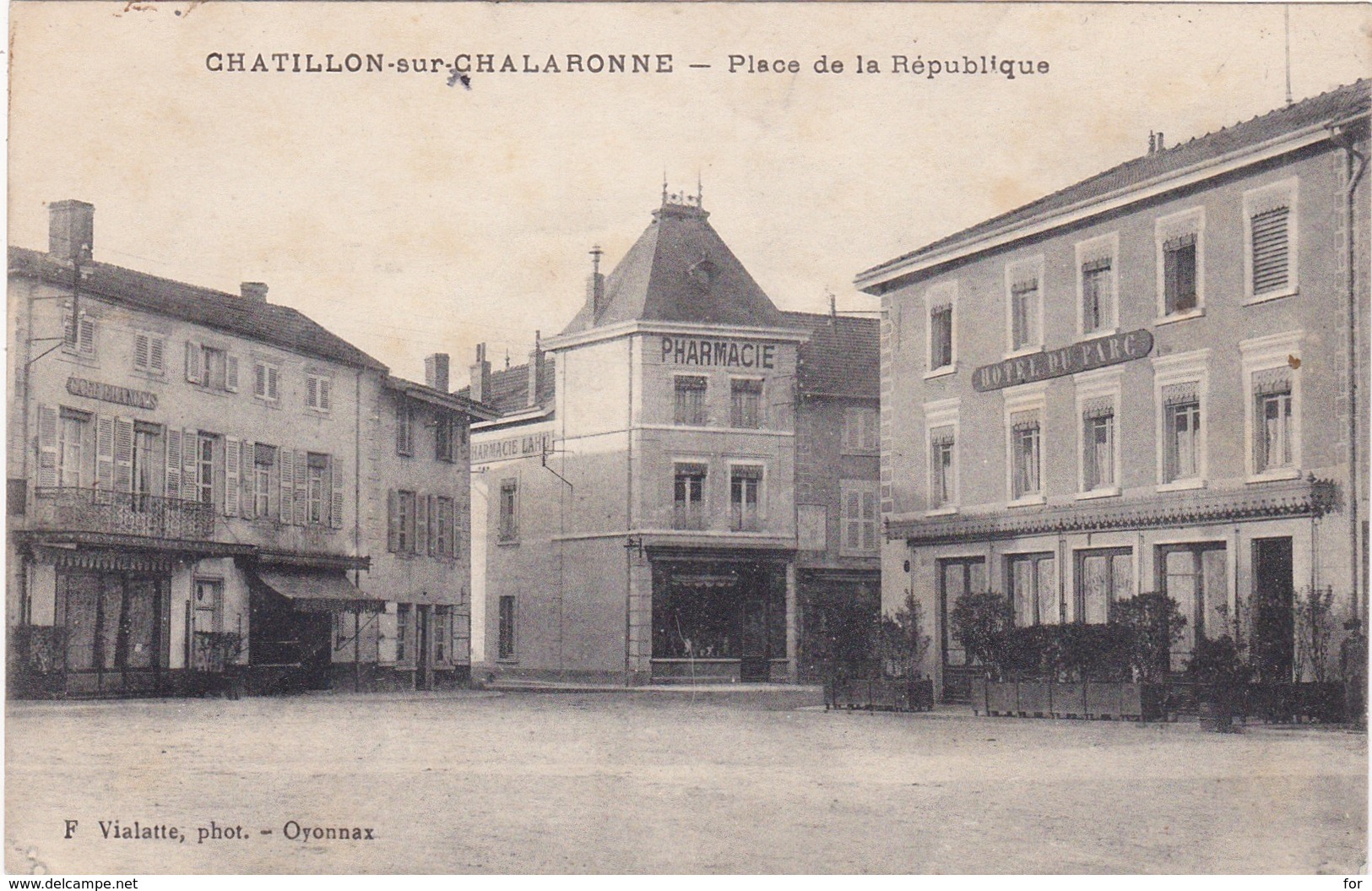 01 : CHATILLON-sur-CHALARONNE : Place De La République - Châtillon-sur-Chalaronne