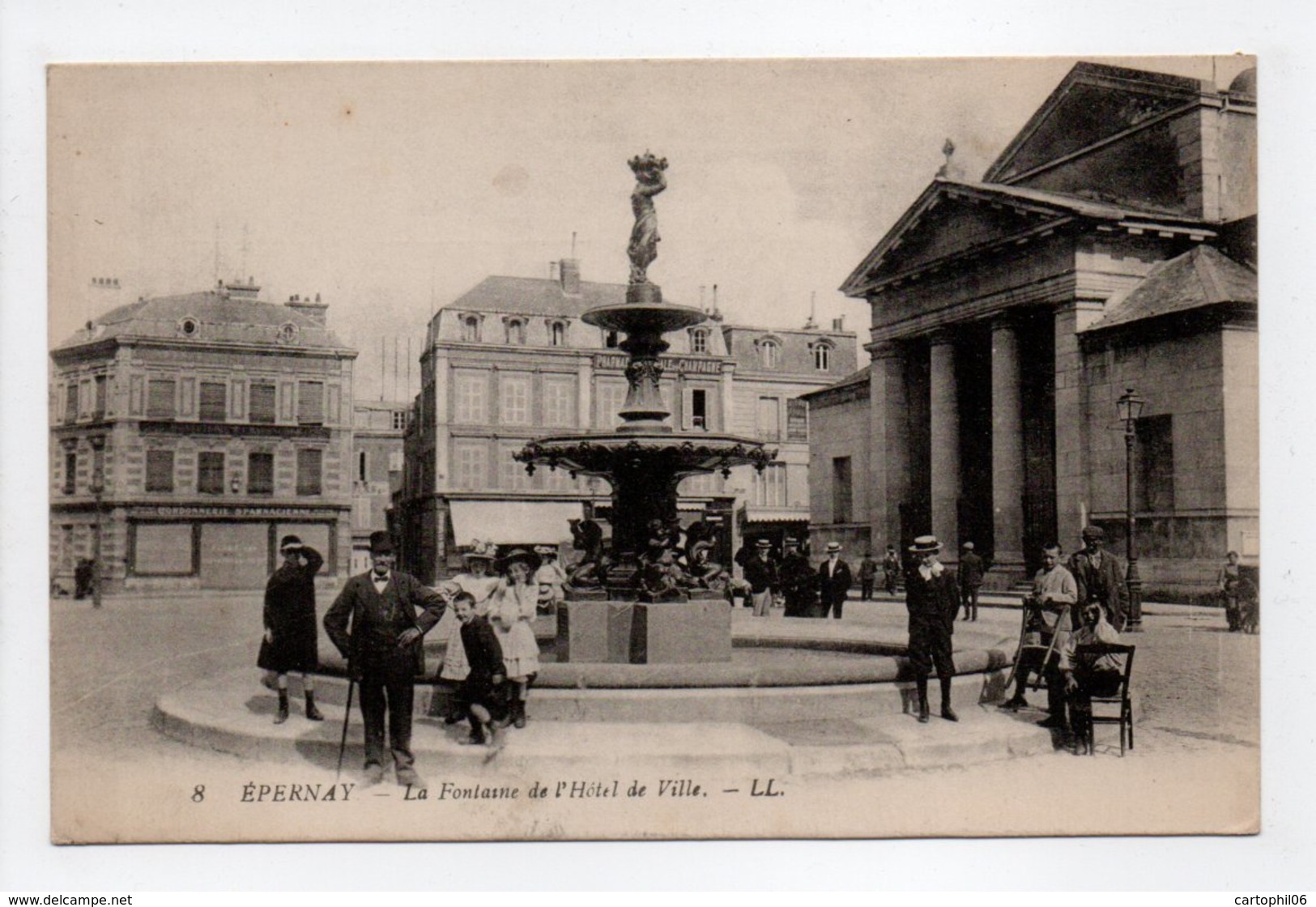 - CPA ÉPERNAY (51) - La Fontaine De L'Hôtel De Ville (belle Animation) - Editions Lévy N° 8 - - Epernay