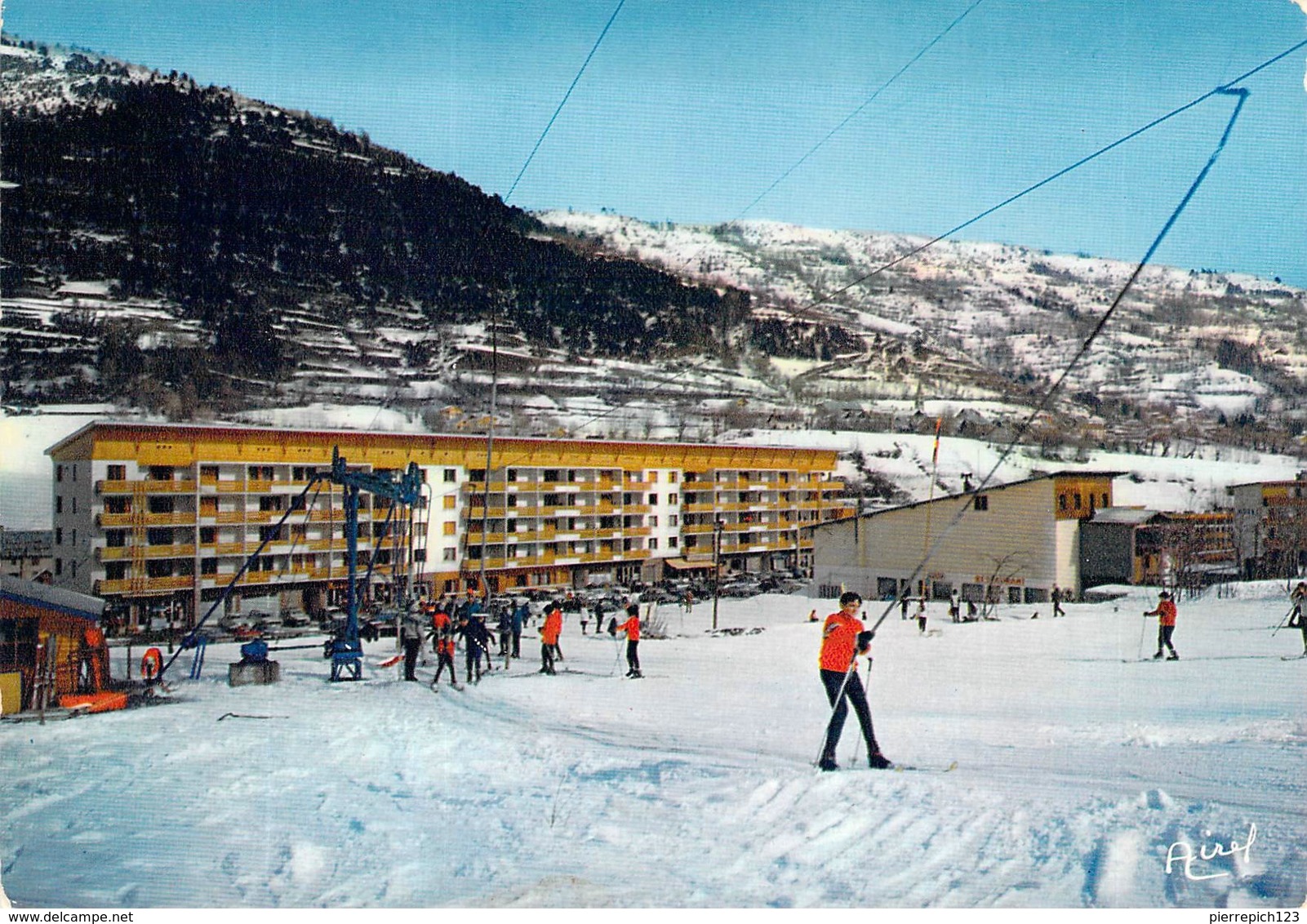 05 - Serre Chevalier - Villeneuve La Salle - La Gare Du Départ Du Télécabines - Le Téléskis Et La Place Du Télécabines - Serre Chevalier