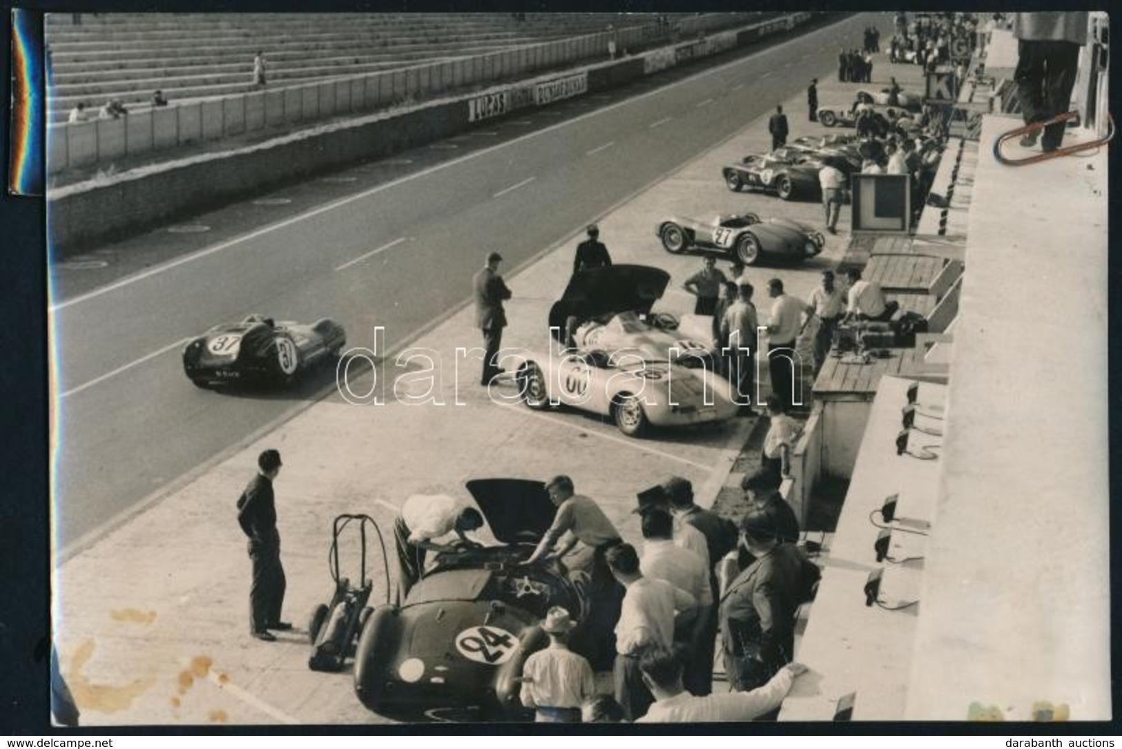 1957 Le Mans-i 24 órás Verseny, Előkészületek Az Induláshoz, Az Előtérben A Stoop Fivérek Frazer Nash Kocsije, 1957. Jún - Autres & Non Classés