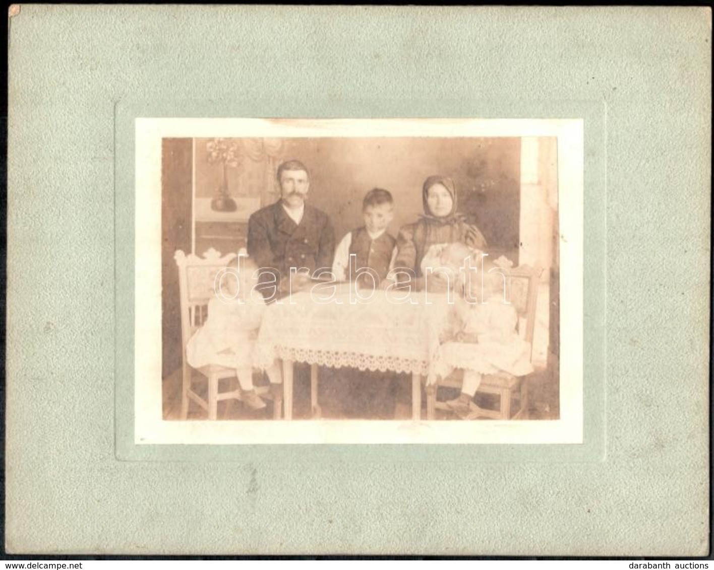 Cca 1910 Dunabogdányi Sváb Család A Családi Asztalnál, Fotó Kartonon, 13x17 Cm - Autres & Non Classés