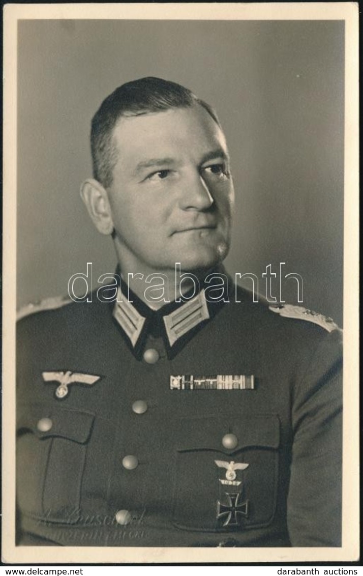 Cca 1939-1944 Wehrmacht Katonatiszt Portréfotója, Kitüntetésekkel (vaskereszt) , Szalagsávokkal, 13x8 Cm - Autres & Non Classés