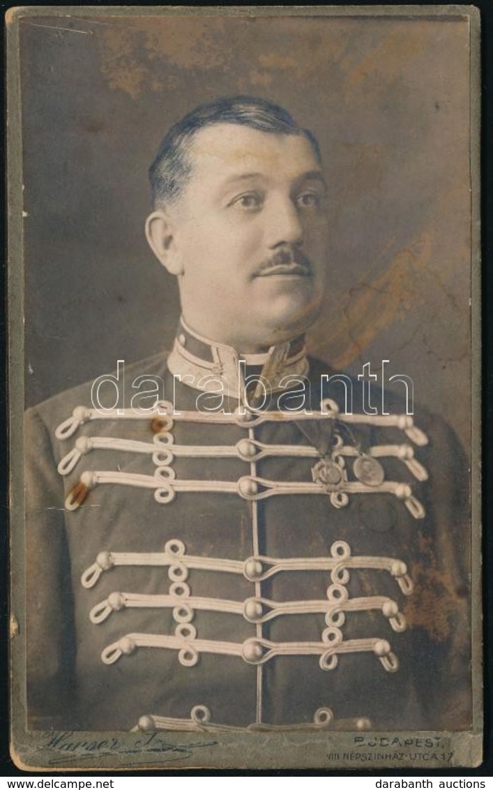 Cca 1900-1910 Bp., Rendőr Járőrparancsnok Keményhátú Fotója, Bp., Hauser Műterméből, A Felületén Folttal, Törésnyommal,  - Autres & Non Classés