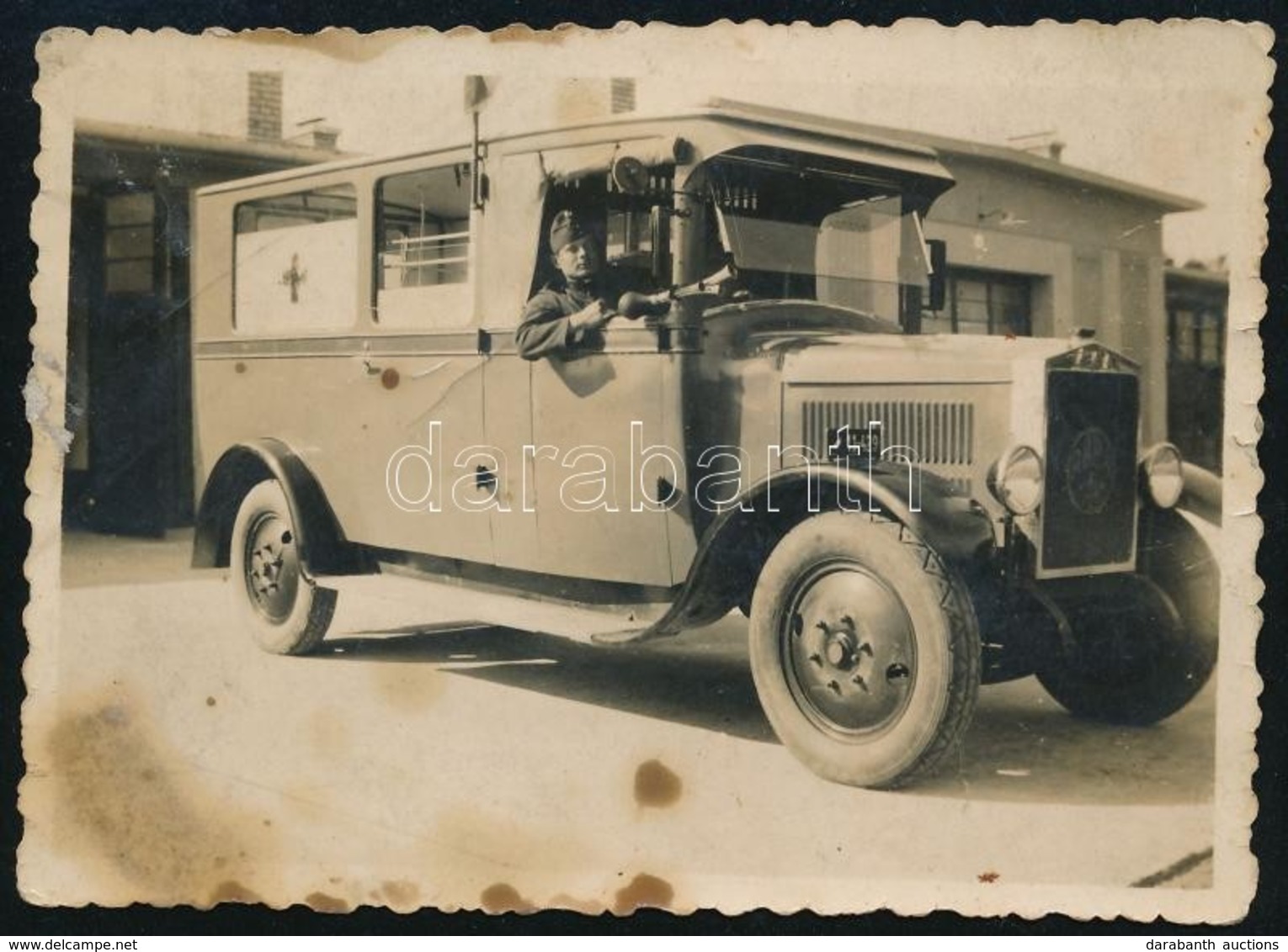 1932 A Katonai Rába Mentőautó Örkénytáborban, Fotó, Foltos, Felületén Törésnyom, 6×8 Cm - Autres & Non Classés
