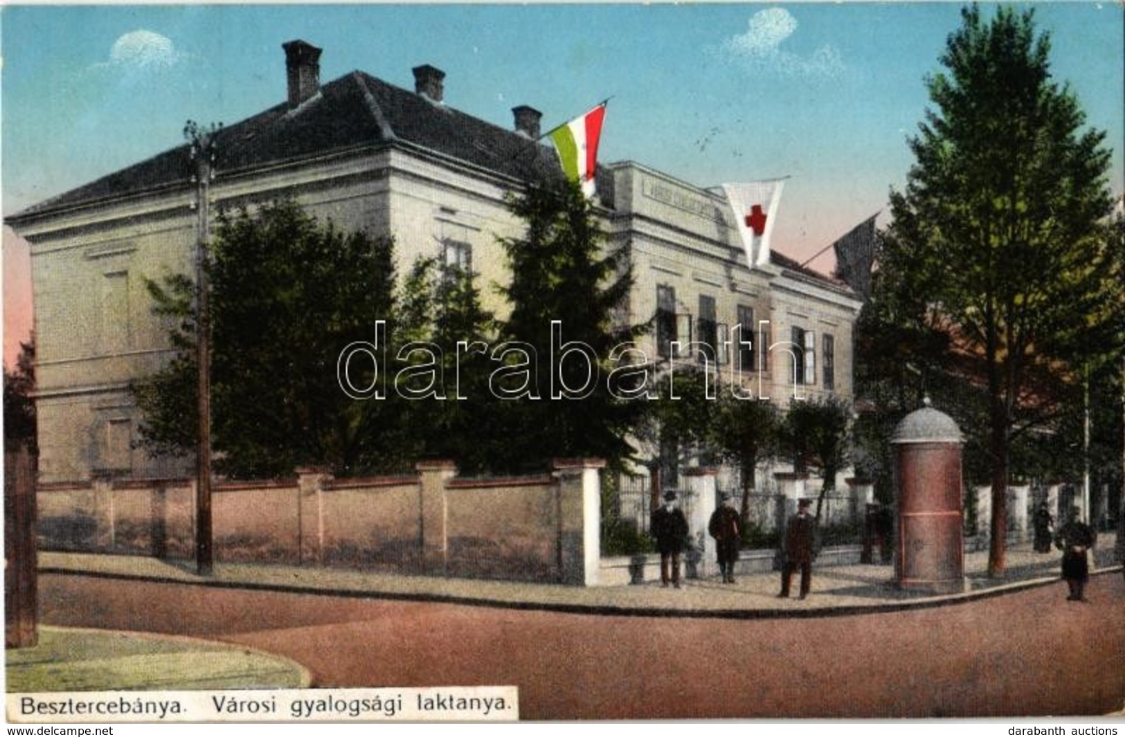 T2 1916 Besztercebánya, Banská Bystrica; Városi Gyalogsági Laktanya, Magyar és Vöröskeresztes Zászló / Military Infantry - Non Classés