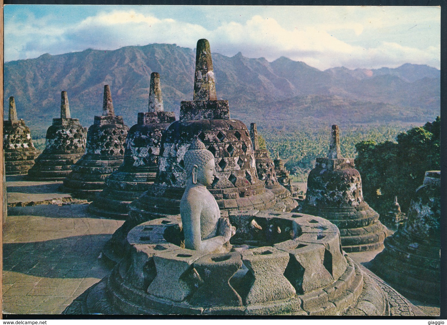 °°° 20273 - INDONESIA - OPEN STUPA WITH A BUDDHA , TEMPLE BOROBUDUR IN CENTRAL JAVA - 1995 With Stamps °°° - Indonesia