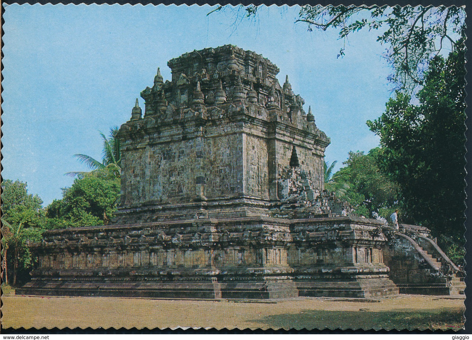 °°° 20275 - INDONESIA - BUDDHIST TEMPLE MENDUT NEAR JOGJAKARTA CENTRAL JAVA - 1983 With Stamps °°° - Indonesia