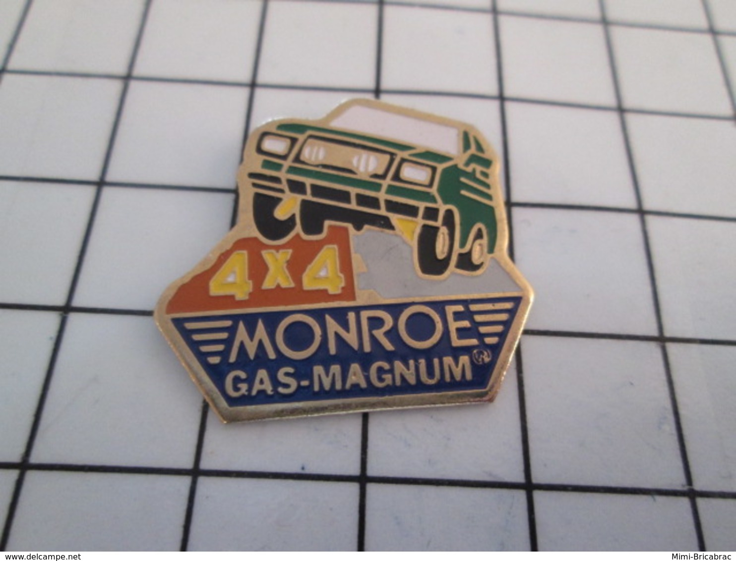 320 Pin's Pins / Beau & Rare / THEME : AUTRES / 4x4 VERT AMORTISSEURS MONROE GAS-MAGNUM - Autres & Non Classés