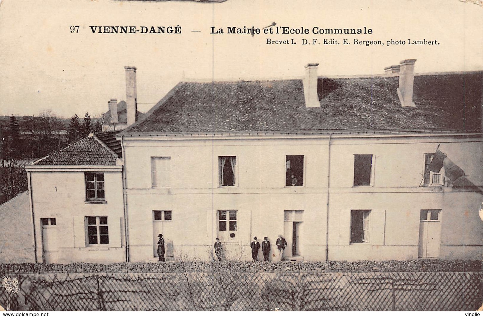 20-4559 : DANGE. MAIRIE ET ECOLE - Dange Saint Romain