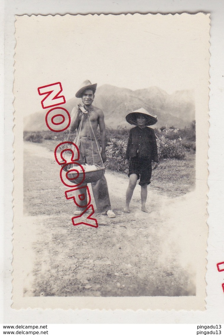 Au Plus Rapide Guerre Indochine Saïgon 1949 Militaire Homme Torse Nu Et Son Porteur - Guerra, Militari