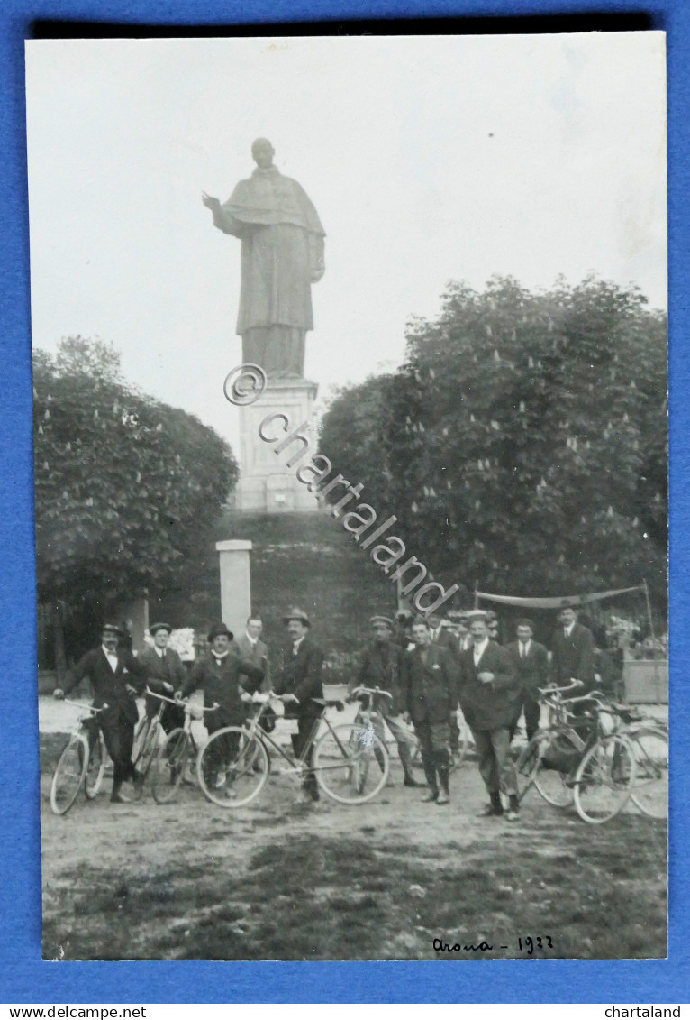 Fotocartolina D'epoca Arona - Statua S. Carlo Borromeo E Ciclisti - 1922 - Altri & Non Classificati