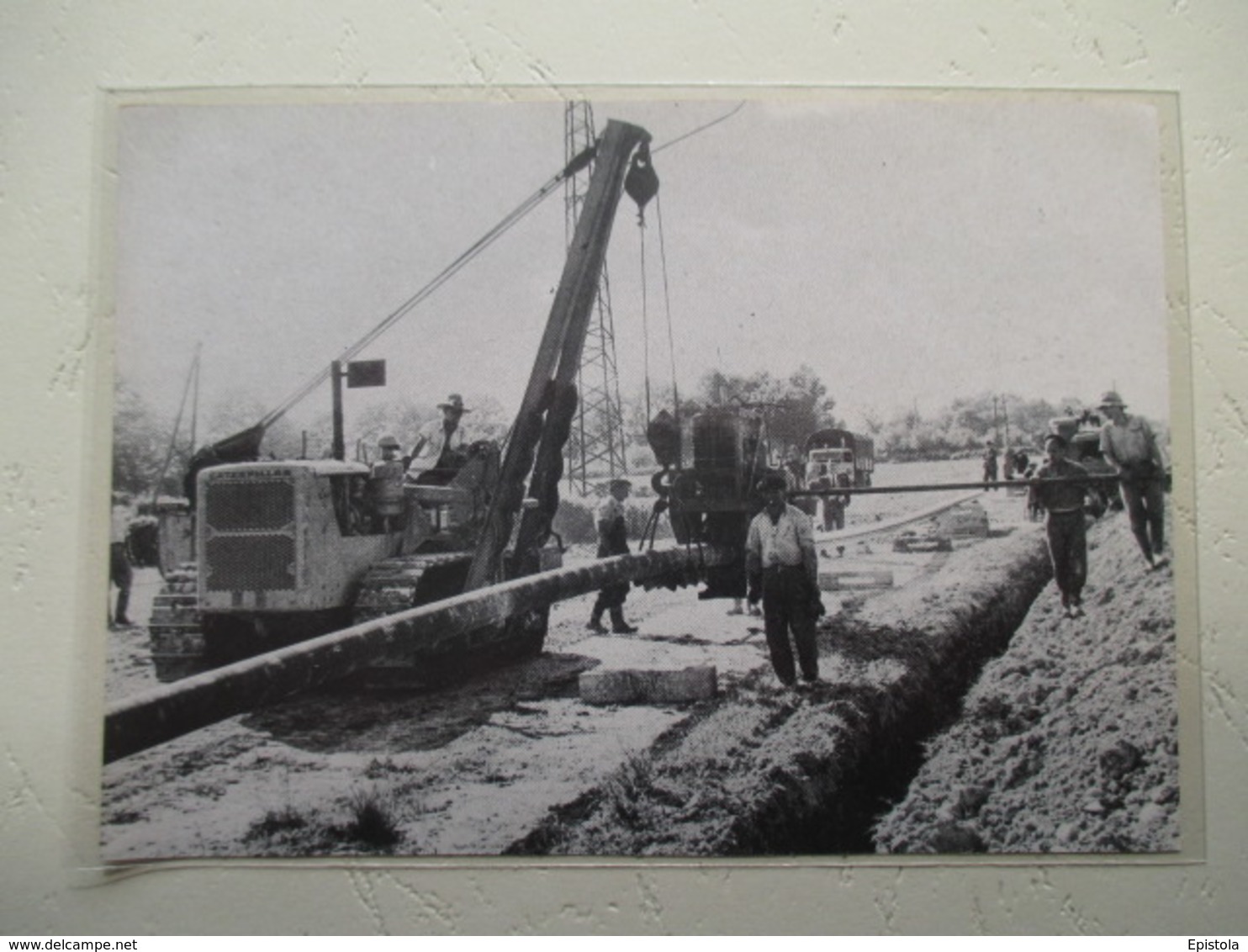 LACQ Tracteur Américain Sur Chenilles  CATERPILLAR - Coupure De Presse De 1961 - Traktoren